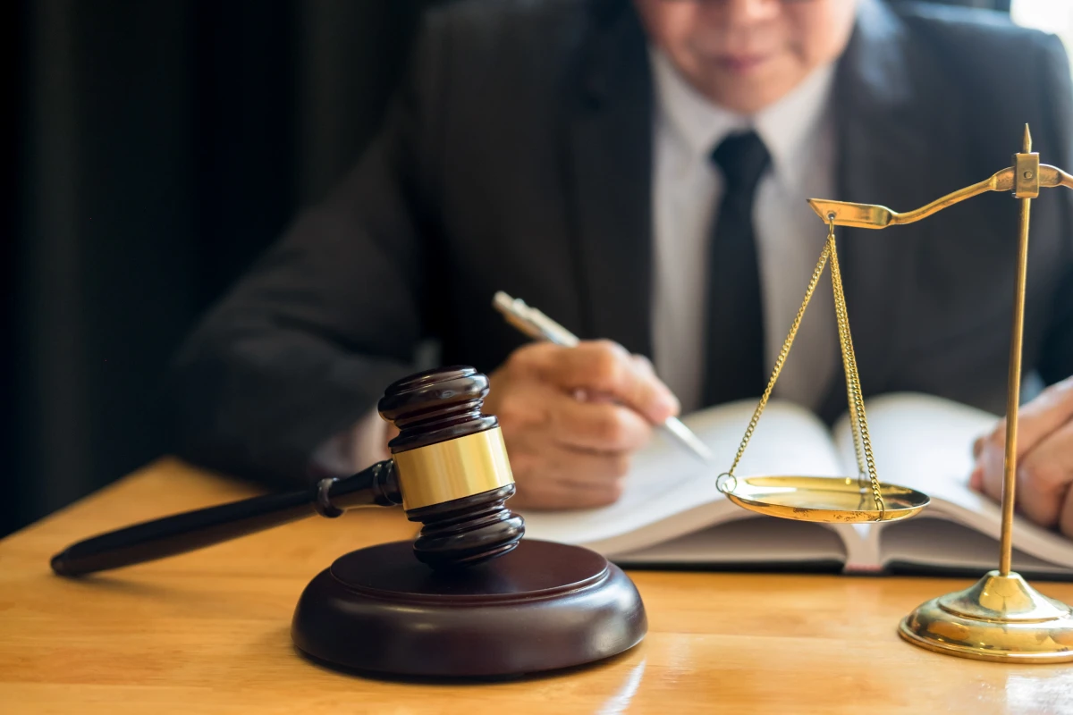 L'avocat et l'expertise pénale : Un duo indispensable pour une défense efficace